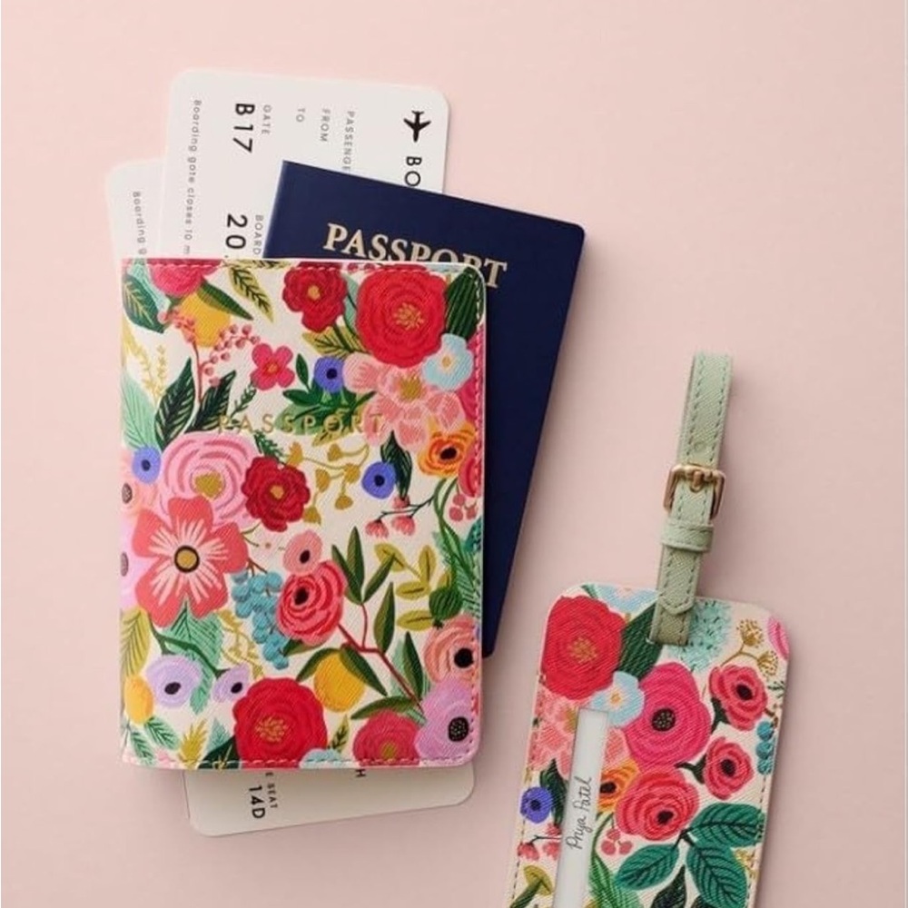 Rifle Paper Co. Passport Holder (Garden Party) - Picture 4 of 5